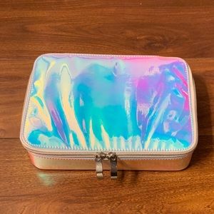 Holographic jewelry travel case